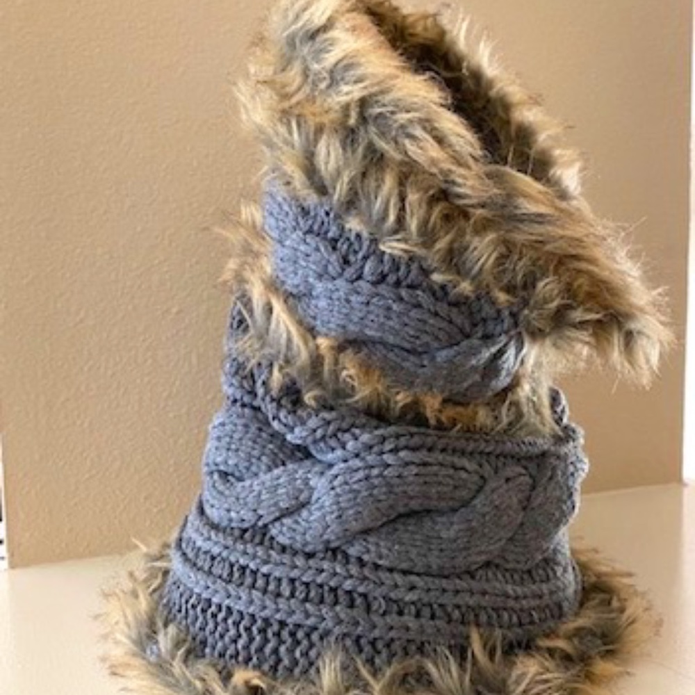 Grace & Lace Faux Fur Chunky Cable Knit Infinity Scarf  NWOT